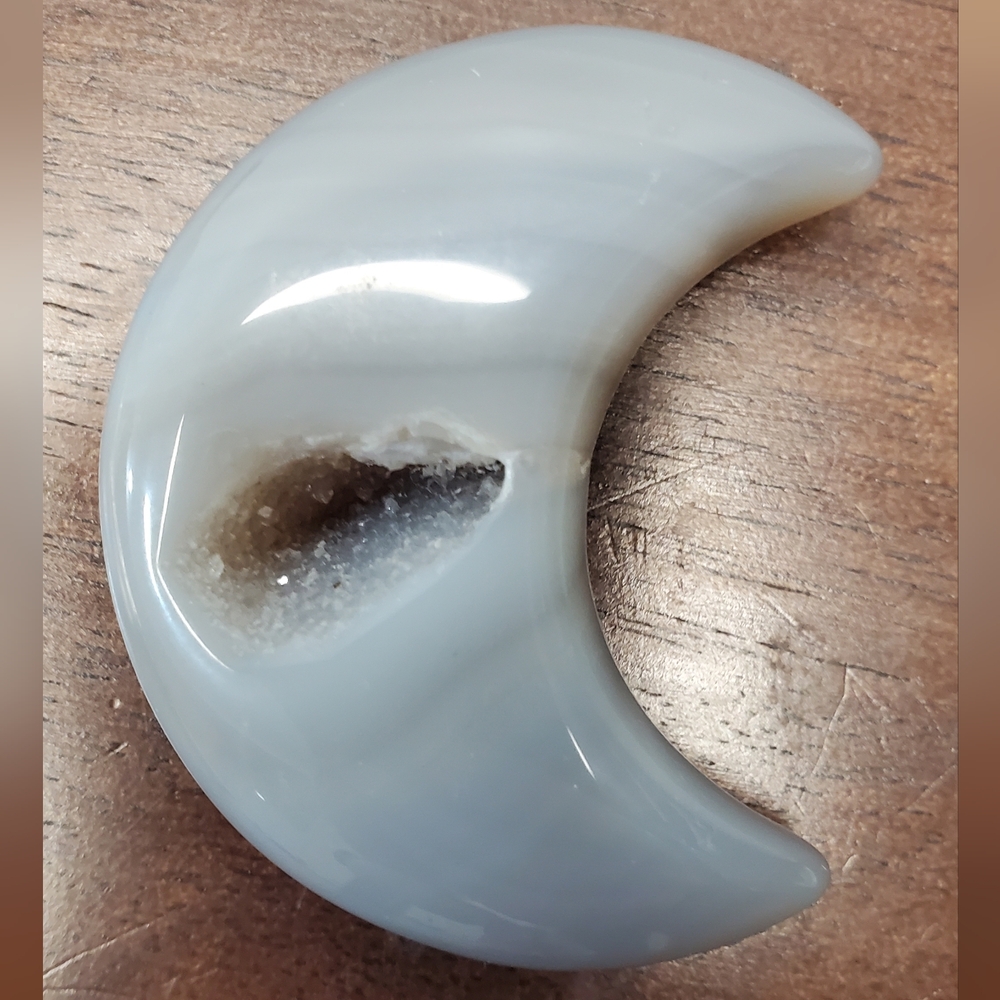 Banded Agate Crystal Moon - Picture 4 of 11